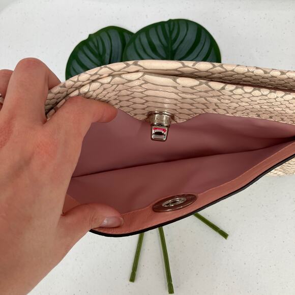 Snakeskin Python Pattern White Gray Turn Lock Zip Adjustable Wristlet Clutch - Picture 7 of 11